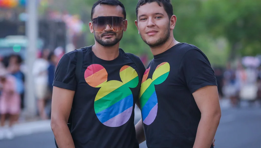 Casal marca presença na Parada da Diversidade em Teresina