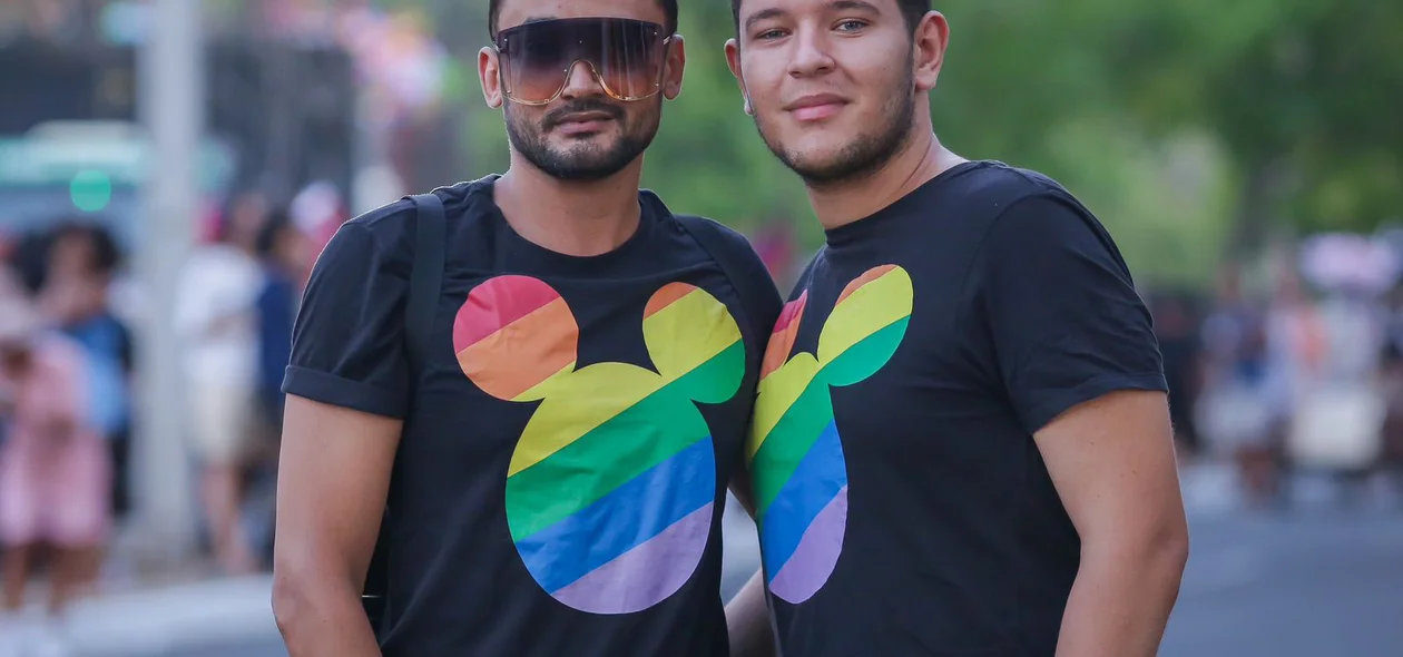 Casal marca presença na Parada da Diversidade em Teresina