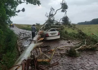 Ciclone atinge região sul do Brasil e causa tempestades