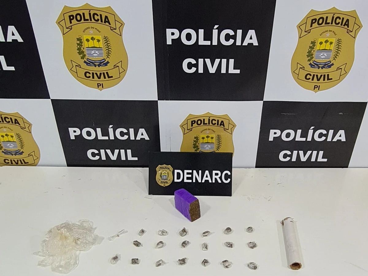 Com os jovens foram apreendidos drogas e um aparelho celular roubado