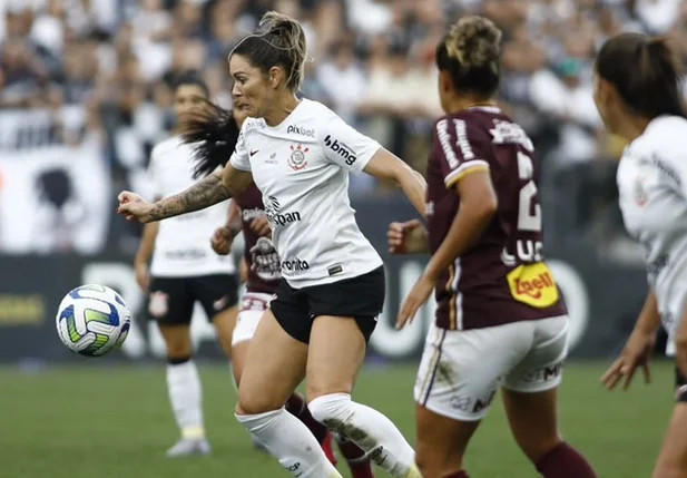 Corinthians vence Ferroviária e conquista penta no Brasileirão