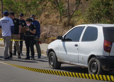 Corpo foi encontrado dentro de carro na Estrada da Alegria