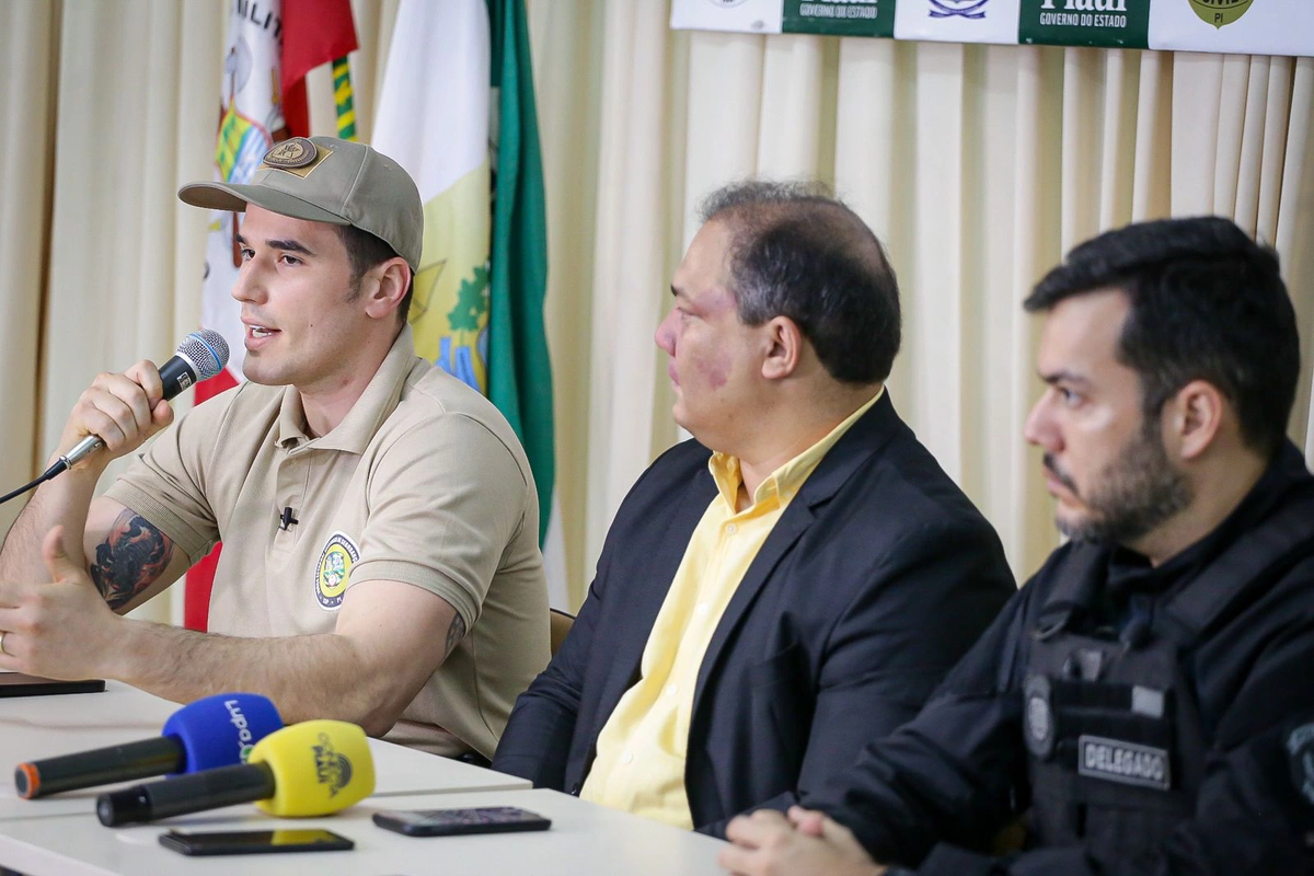 Delegado Matheus Zanatta na coletiva