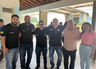 Delegado Menandro Pedro com policiais civis