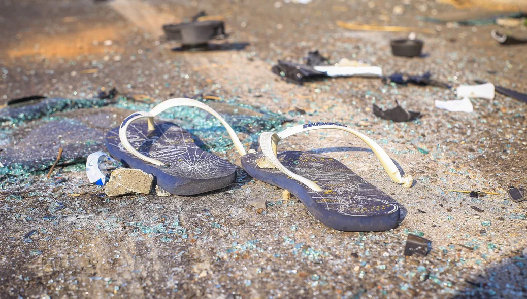 Destroços do veículo no local do acidente