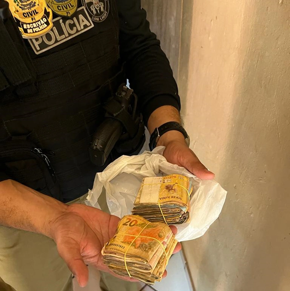 Dinheiro apreendido durante ação do DENARC