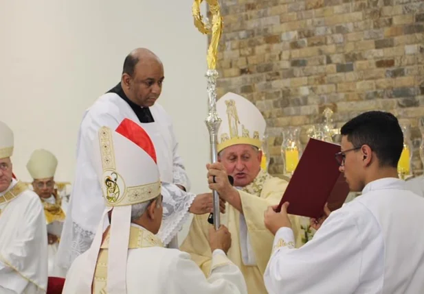 Dom Ronilton recebe Ordenação Episcopal em São Raimundo Nonato