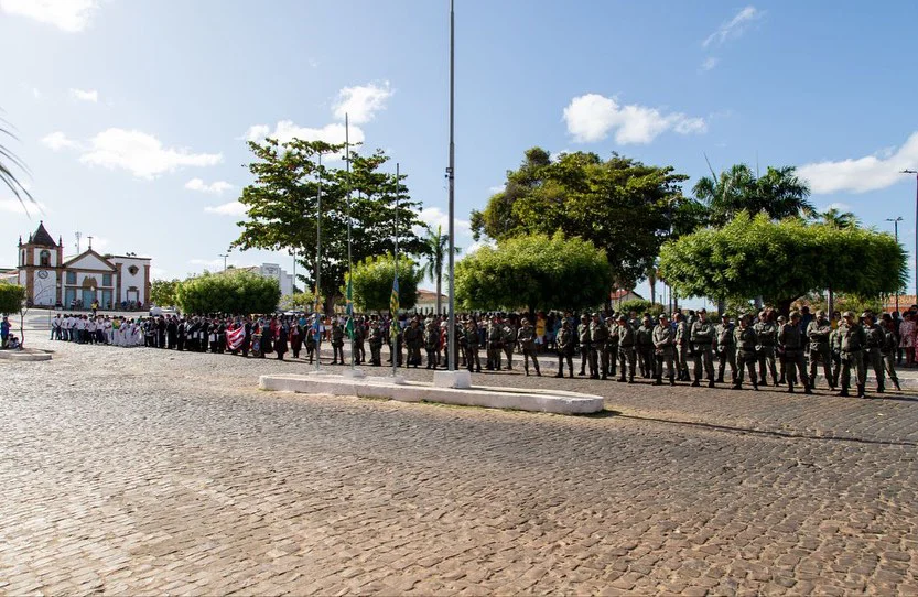 Em frente ao Paço Municipal ocorreu o tradicional ato cívico
