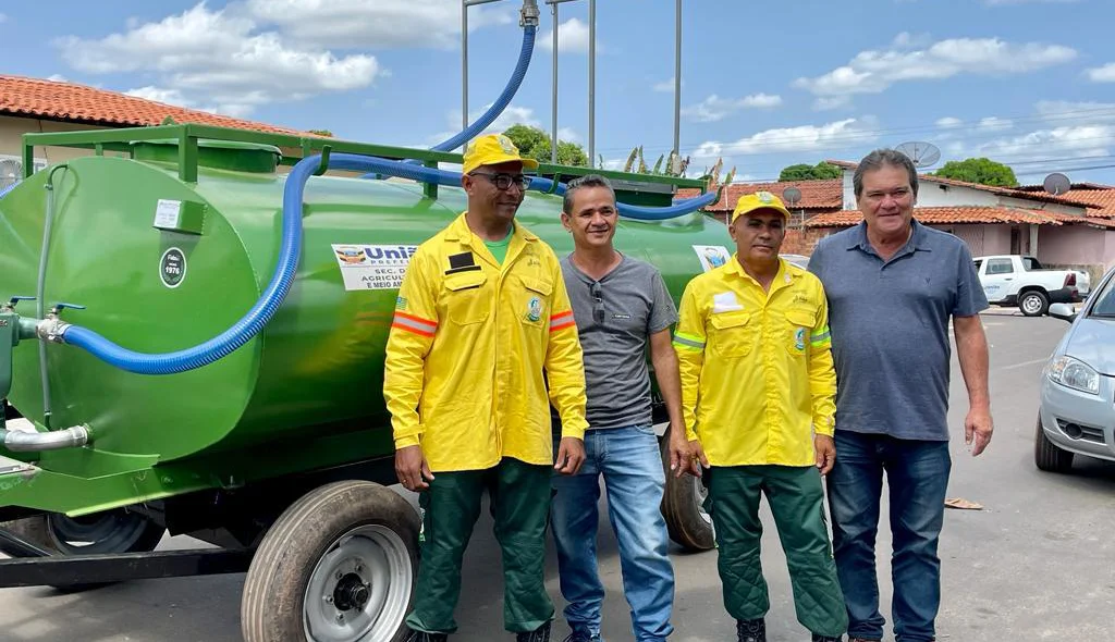 Entrega de caminhão tanque com kit incêndio