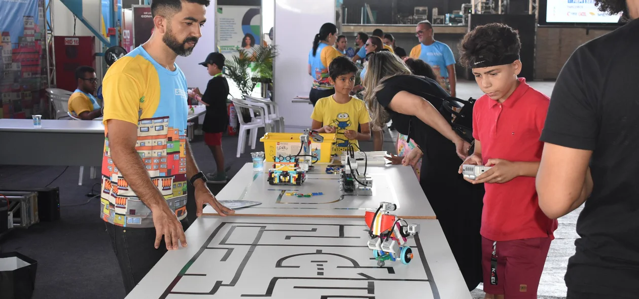 Equipamentos de robótica utilizados pelos alunos do SESI