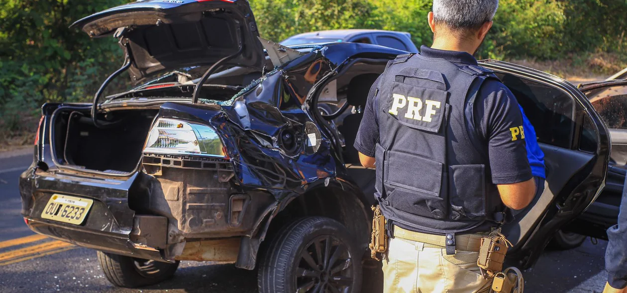 Equipe da PRF em atendimento da ocorrência