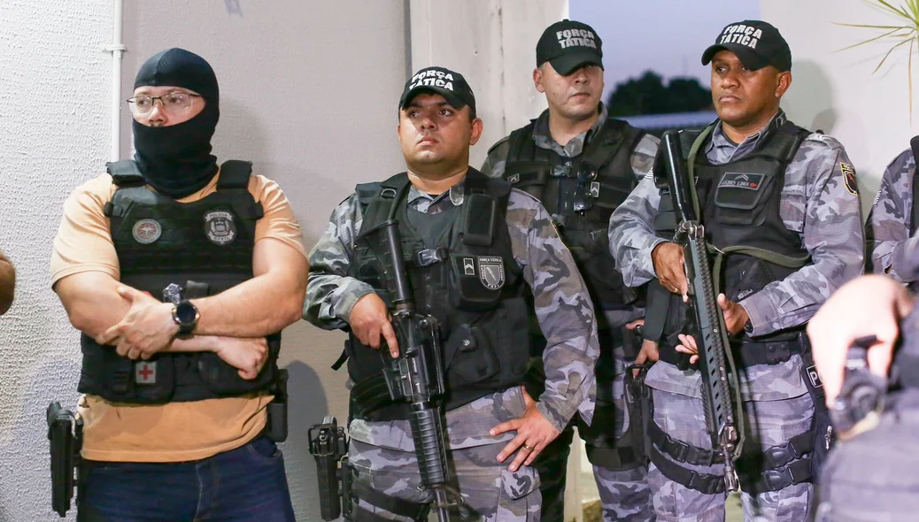 Equipes da PM prenderam os suspeitos