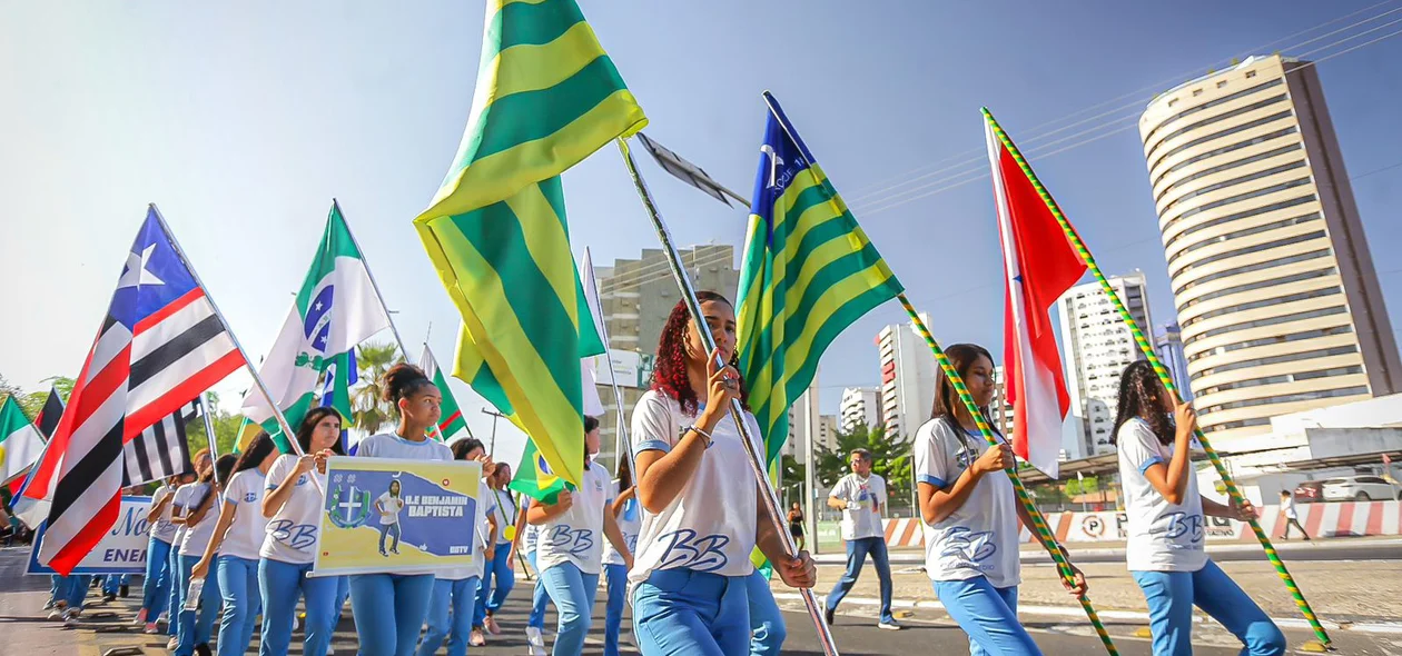 Estudantes no Desfile Cívico do 7 de Setembro