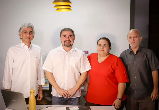 Fábio Novo em reunião com membros do PCdoB