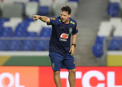 Fernando Diniz comanda treino da Seleção Brasileira