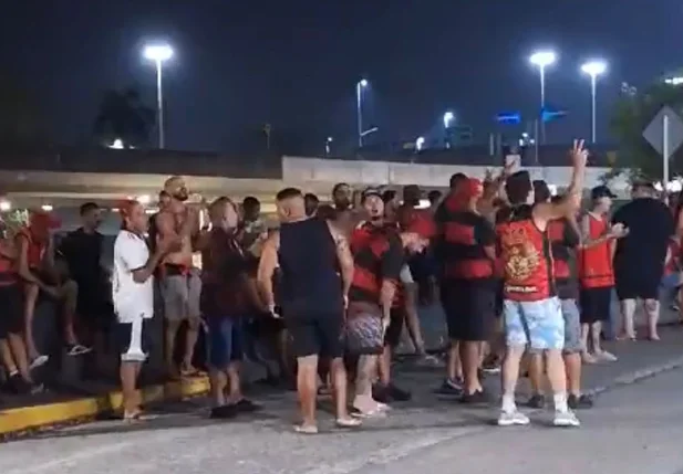 Flamenguistas protestam contra o elenco