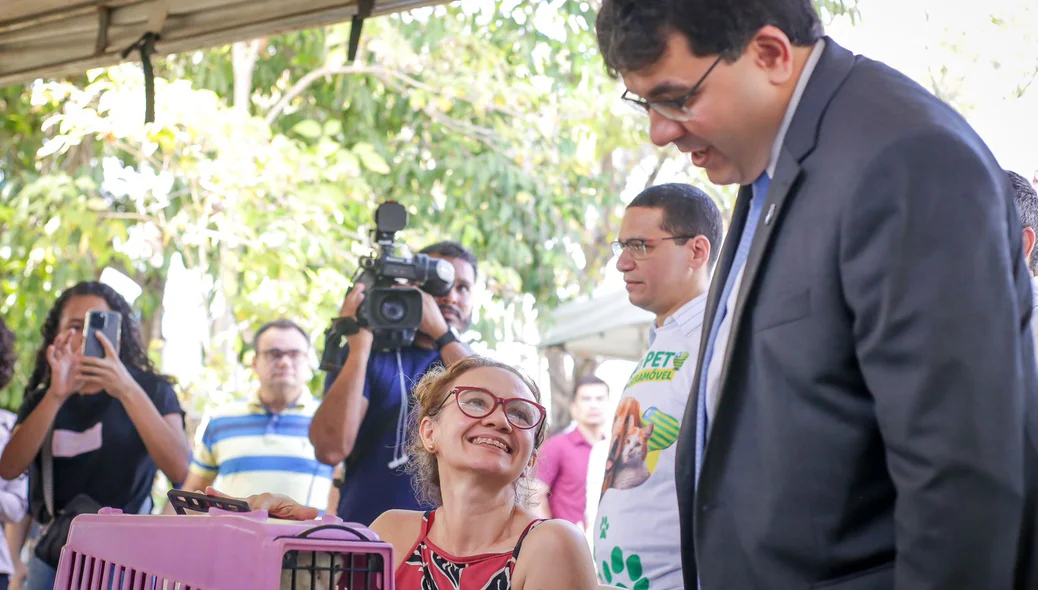 Governador Rafael Fonteles confere de perto serviço oferecido