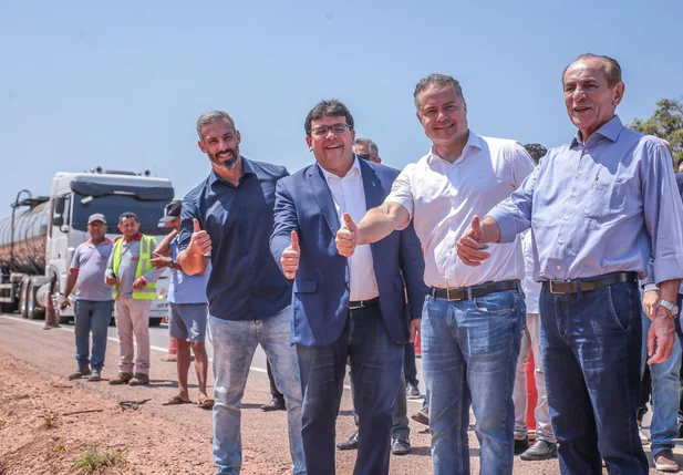 Governador Rafael Fonteles e Ministro Renan Filho em visita a obra de duplicção da BR-316
