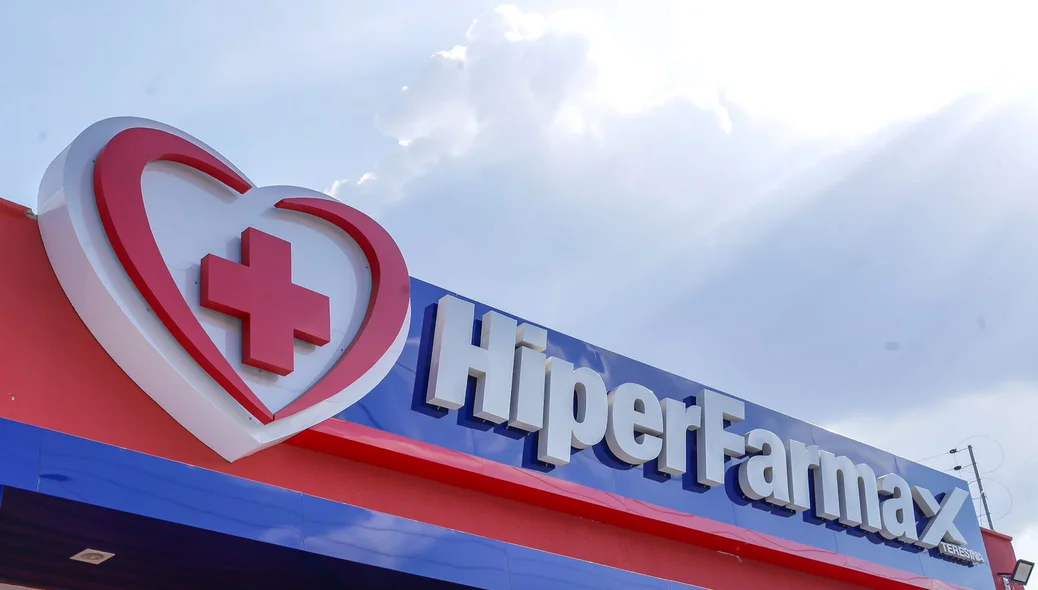 Hiperfarmax na Avenida Universitária na zona leste