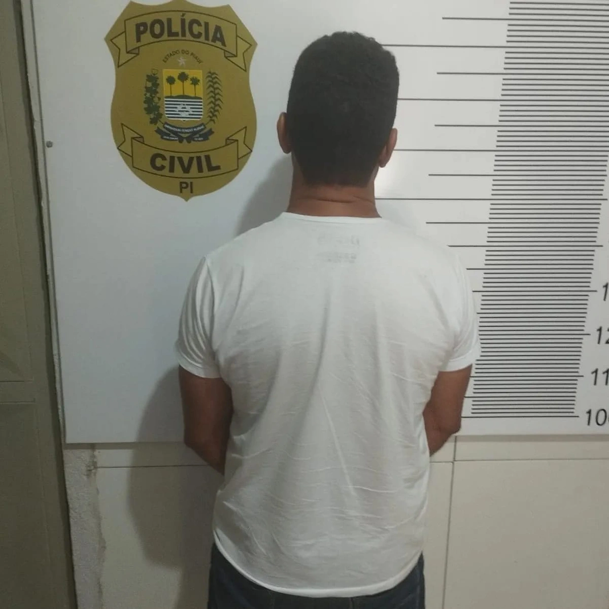 Homem identificado apenas pelas iniciais J.A.S, de 45 anos, é preso preventivamente pelo crime de estupro de vulnerável em Corrente, no Piauí