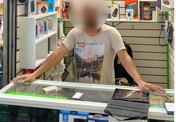 Homem identificado pelas inicias P. da R.S. foi preso pelo comércio de eletrônico roubado, no Shopping da Cidade