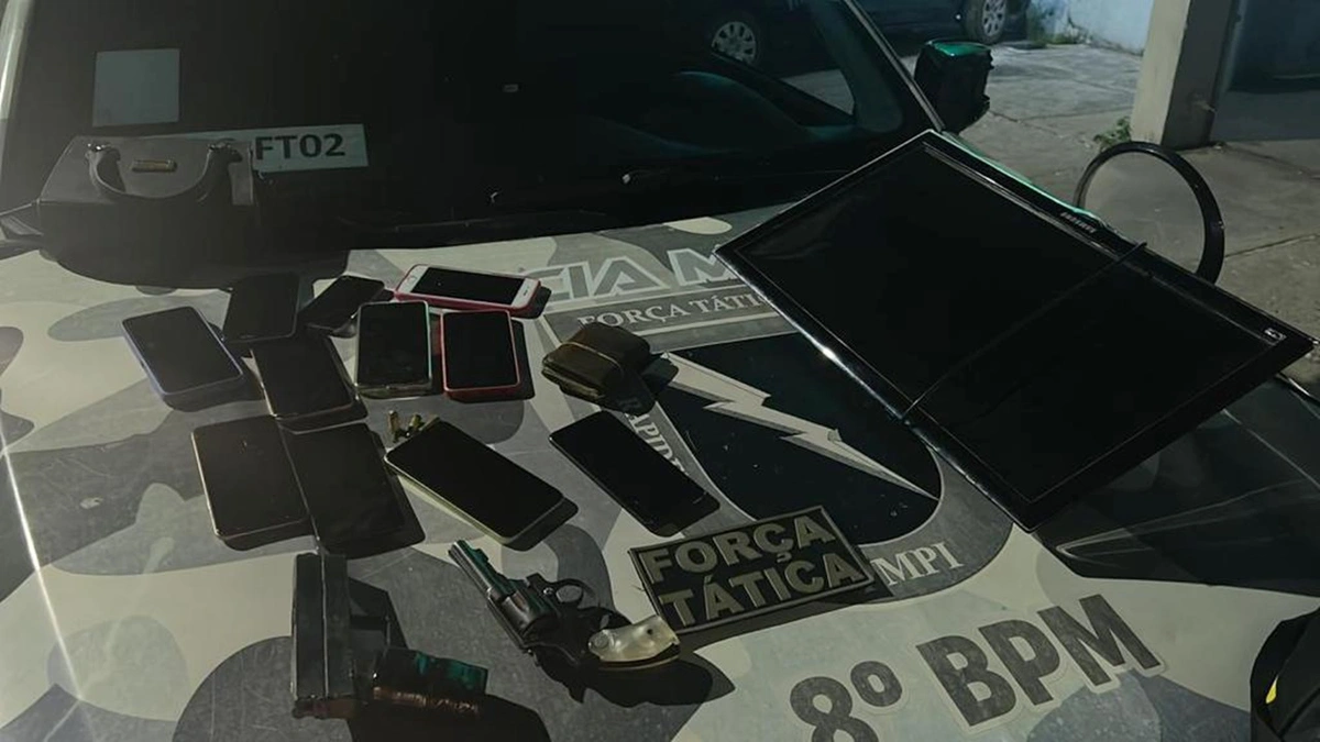 Itens recuperados pelos policiais militares na zona sudeste de Teresina