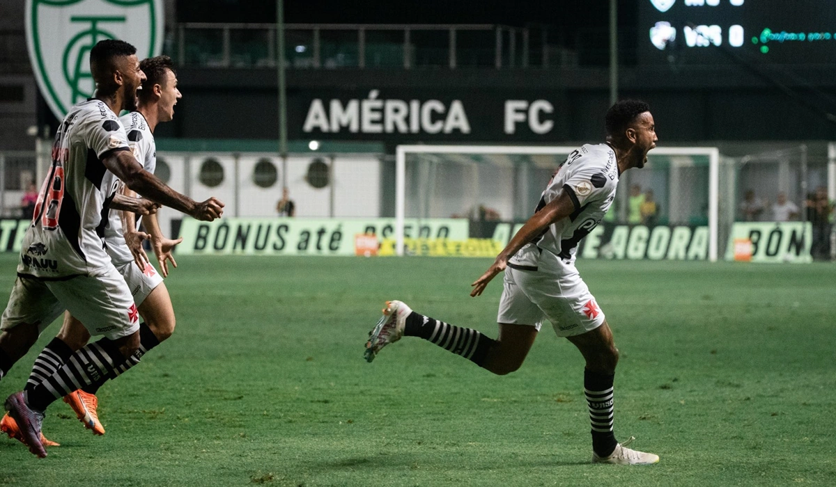 Jair marcou o gol da vitória do Vasco