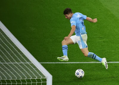 Julian Álvarez fez dois gols na vitória do Manchester City