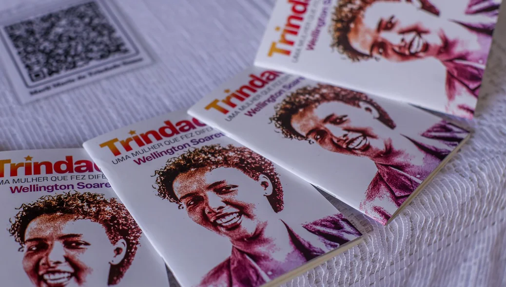 Livros sobre tragetória da Deputada Francisca Trindade