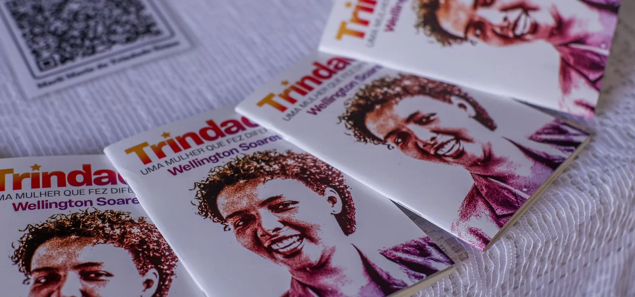 Livros sobre tragetória da Deputada Francisca Trindade
