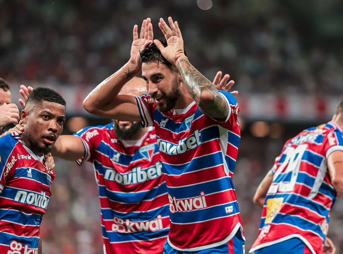 Lucero comemora gol do Fortaleza em cima do Corinthians