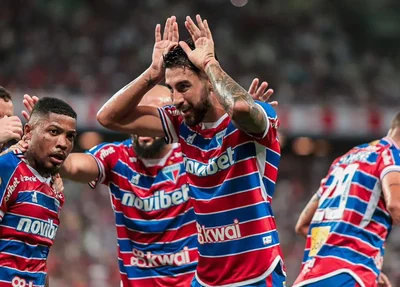 Lucero comemora gol do Fortaleza em cima do Corinthians