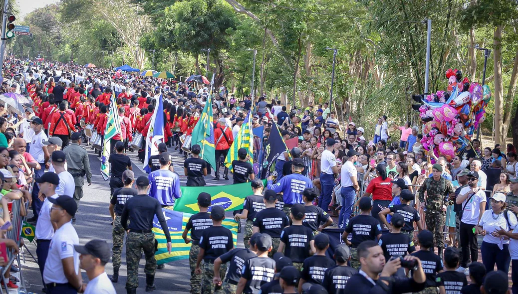 Mais de 30 mil pessoas compareceram ao desfile do 7 de Setembro
