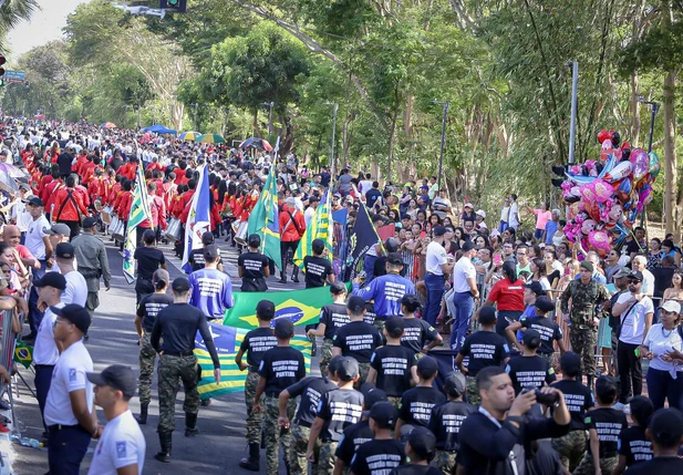 Mais de 30 mil pessoas compareceram ao desfile do 7 de Setembro