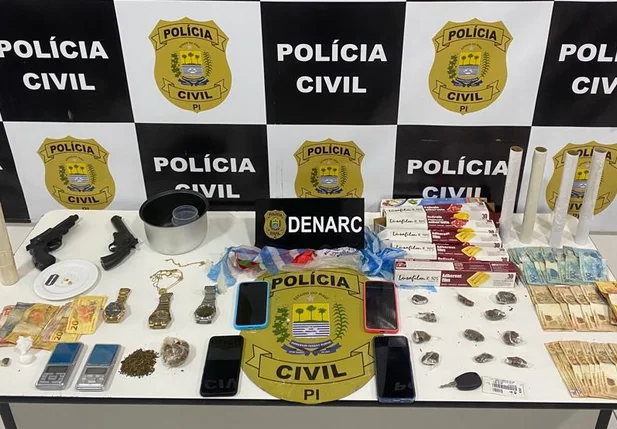 Material ilícito apreendido pelo Denarc