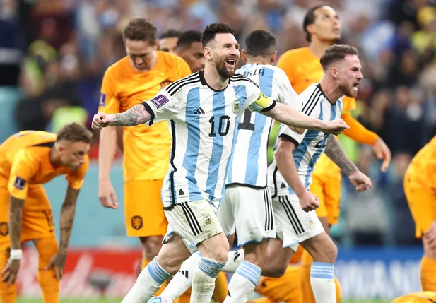 Messi comemorando classificação diante da Holanda