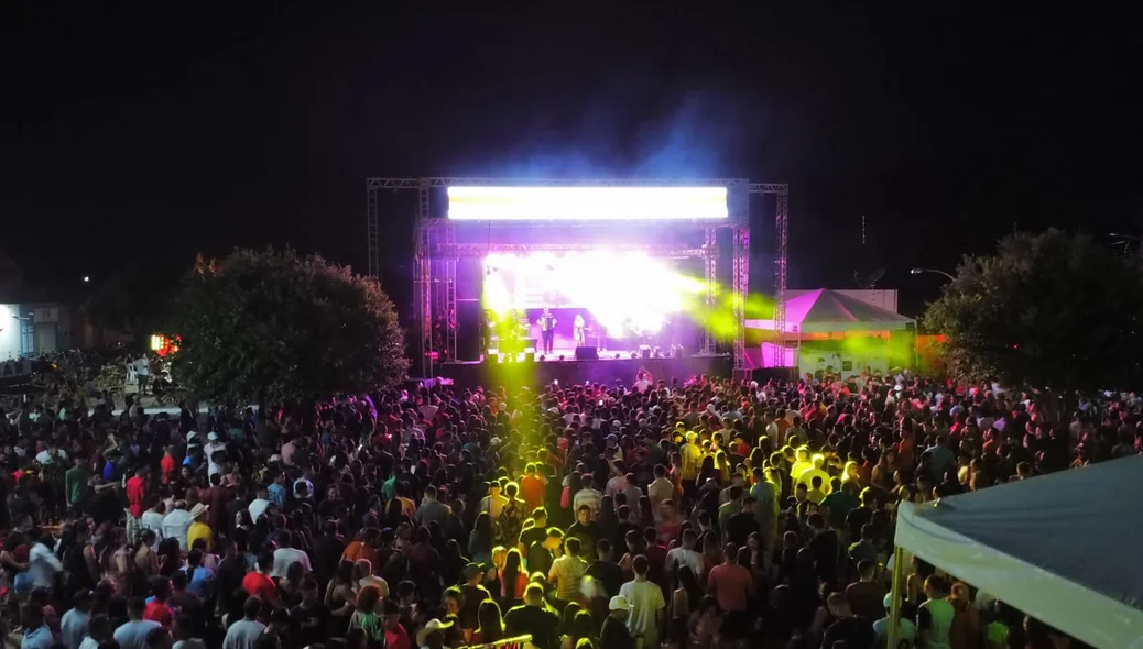 Milhares de pessoas estiveram presentes na festa