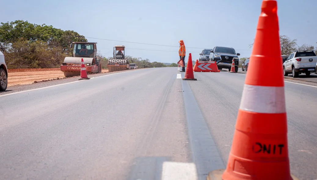 Ministro dos Transportes visita obra de duplicação da BR-316 no Piauí