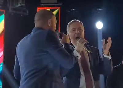 Ministro Luís Roberto Barroso canta samba com Diogo Nogueira em festa após posse como presidente do STF