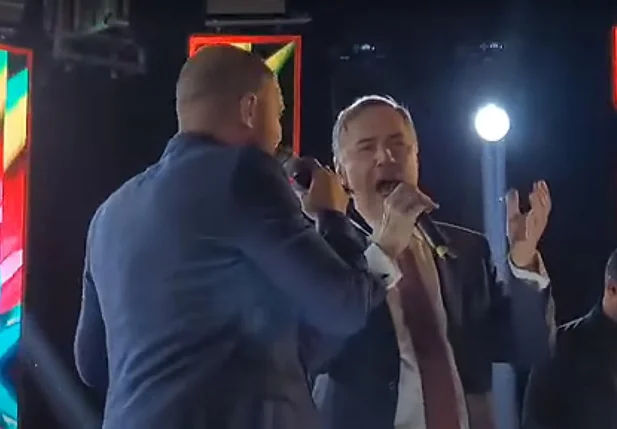 Ministro Luís Roberto Barroso canta samba com Diogo Nogueira em festa após posse como presidente do STF