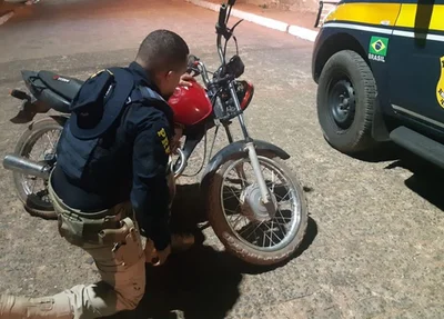 Motocicleta adulterada, flagrada com o condutor que acabou sendo preso