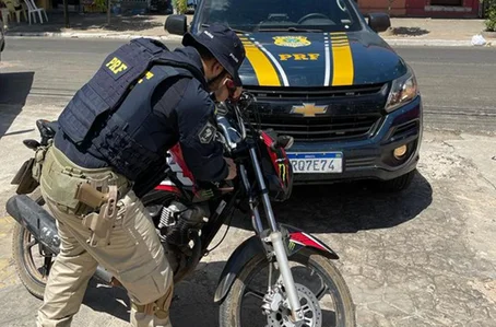 Motocicleta foi apreendida com CRLV falso