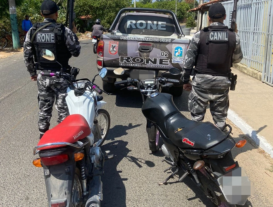 Motocicletas com restrição de roubo apreendidas pela PM