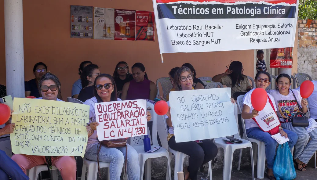 Movimento ocorreu na manhã desta quarta em frente a sede da FMS