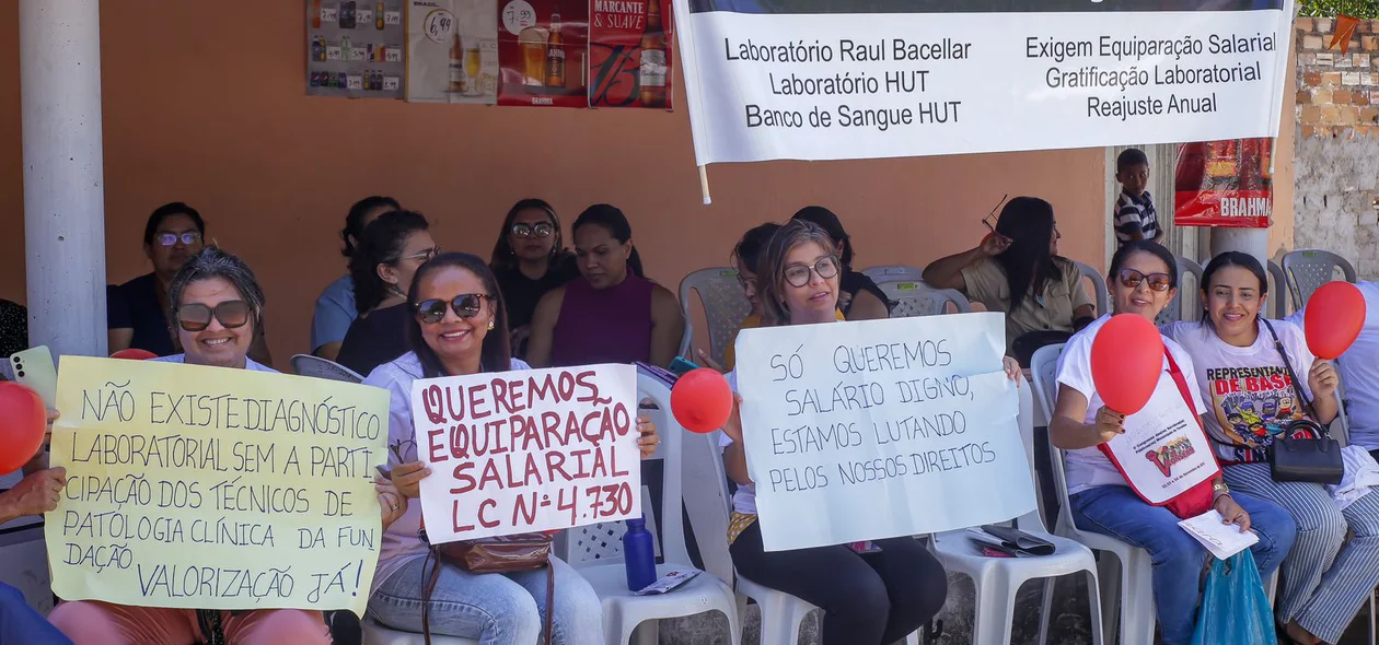 Movimento ocorreu na manhã desta quarta em frente a sede da FMS