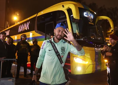 Neymar desembarca no Peru