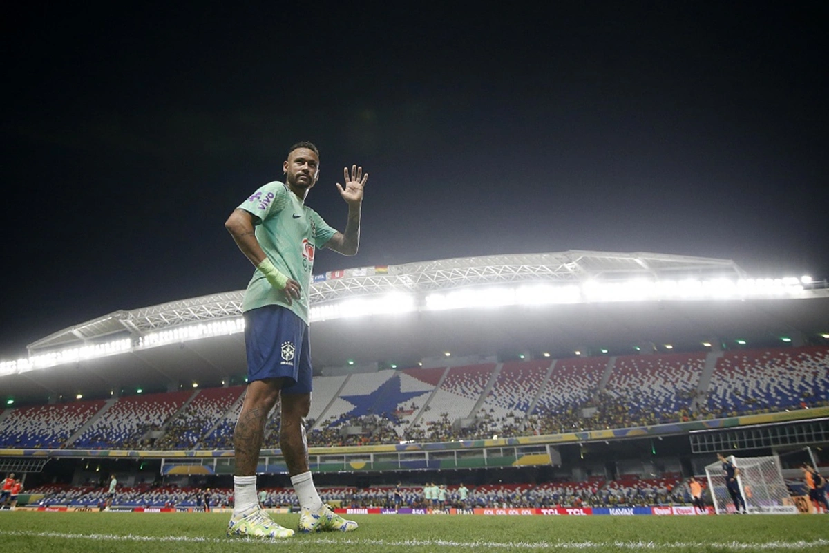 Neymar em treino com a seleção brasileira