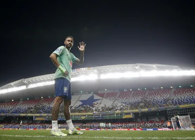 Neymar em treino com a seleção brasileira