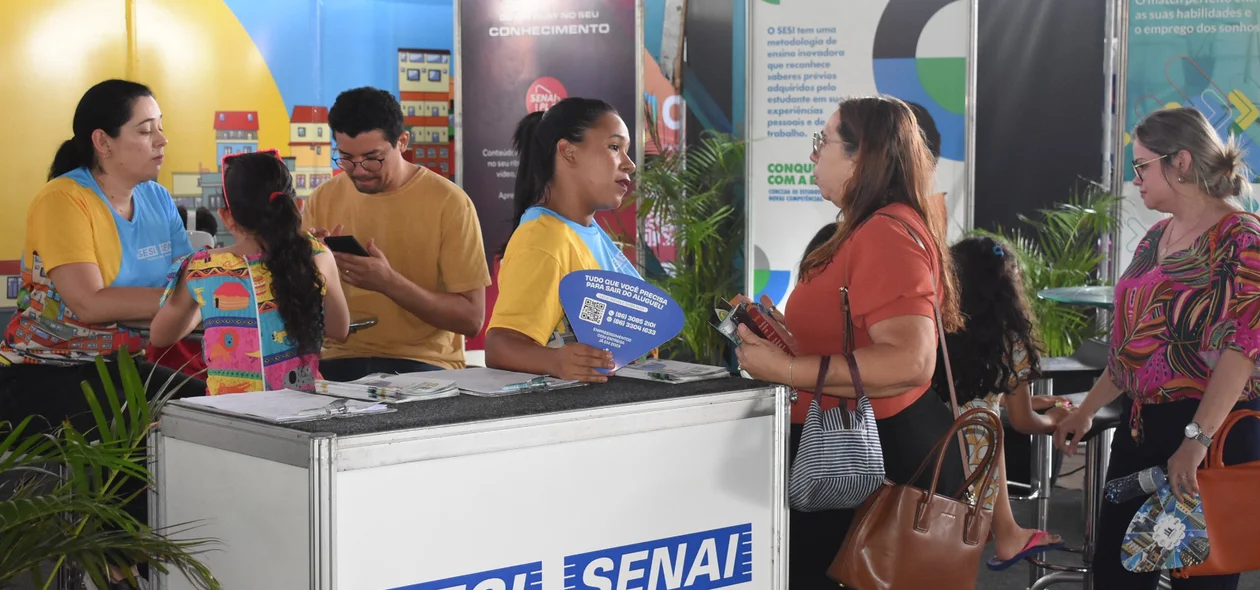 No estande do SESI foi possível obter informações sobre o programa de educação de jovens e adultos (EJA)