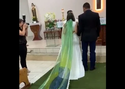 Noiva se casa com véu da bandeira do Brasil